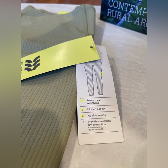 NWT All In Motion Women’s Ultra High Rise Ribbed Olive Green Leggings - Picture 4 of 12